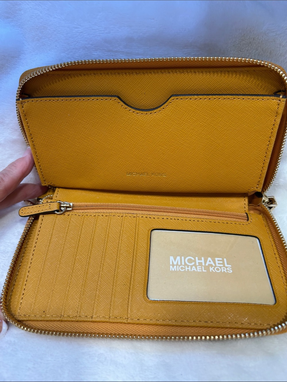 New Michael Kors Jet Set Travel Large Flat phone case Leather Marigold - Picture 3 of 7